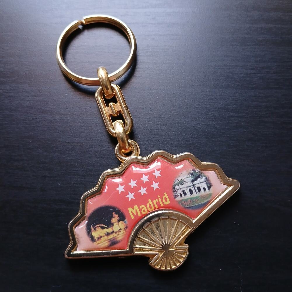 Madrid España Gold Fan Keychain - Picture 2 of 3
